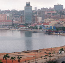 Angola recruta em Portugal
